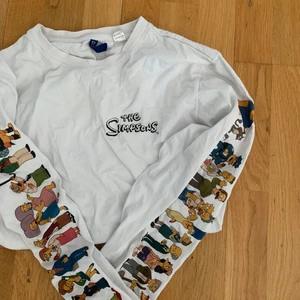 Tröja  - Snygg tröja i bra skick. Köparen står för frakt 