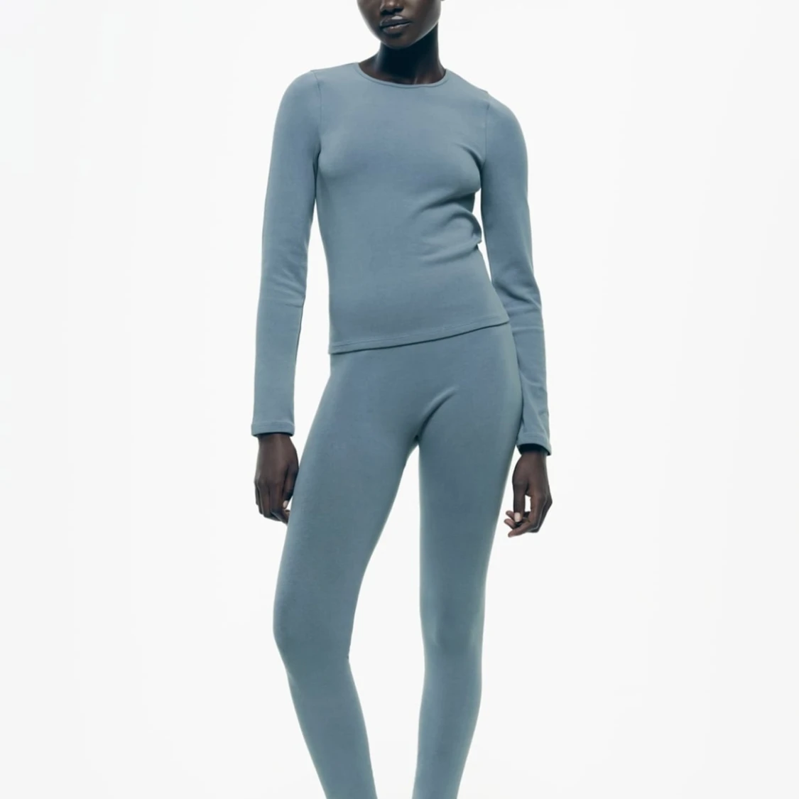 Slutsåld Zara topp med cut out - 90