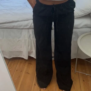 Hm linnebyxa - Intressekoll på mina helt nya byxor från hm i storlek xs 💗 aldrig använda och säljer pga de är för långa på mig som är 160! 