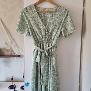 Klänning S - Klänning använd 1 gång. 