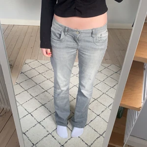 Lågmidjade jeans  - Lågmidjade jeans köpta på zalando. Jag är 177 