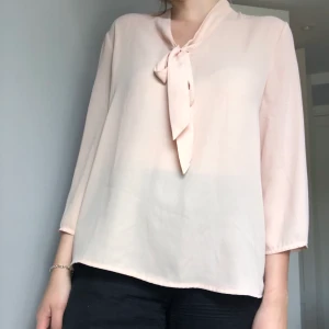 Blus - Mer bilder kan skickas vid intresse! 🌸