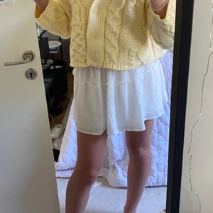 Vit kjol - Supersöt vit kjol, passar perfekt till sommaren!