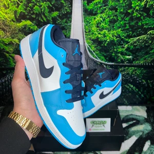 Air Jordan 1 Low “UNC” 🥶 - Air Jordan 1 Low “UNC” 🥶  Storlek:  -38  Pris:2199kr