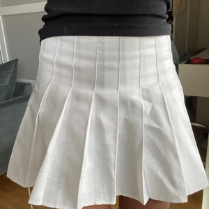 {: - Jätte fin Kjol har använt den ett tag men är i super fint skick