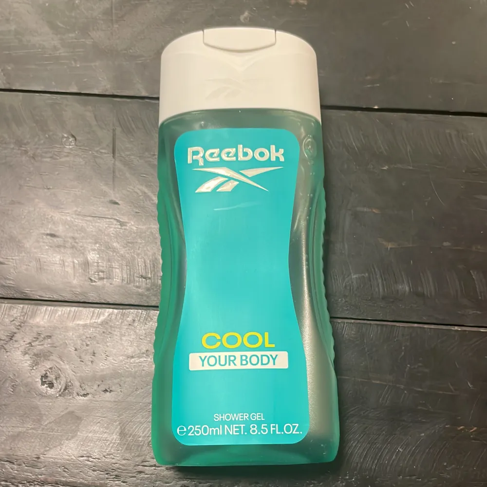 Säljer mitt helt nya Reebok toalett redskap.. Accessoarer.