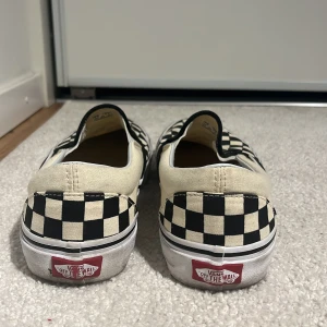 Vans skor  - Säljer pga kommer inte till användning, skit snygga vans som är använda få gånger som förtjänar någon som använder dem. Storlek 40