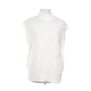 Stickad väst från NAKD - Köpt på sellpy, nyskick. Frakt är inräknat i priset 