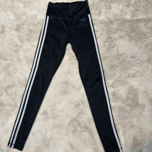 Adidas byxor, sitter bra, ny pris 499