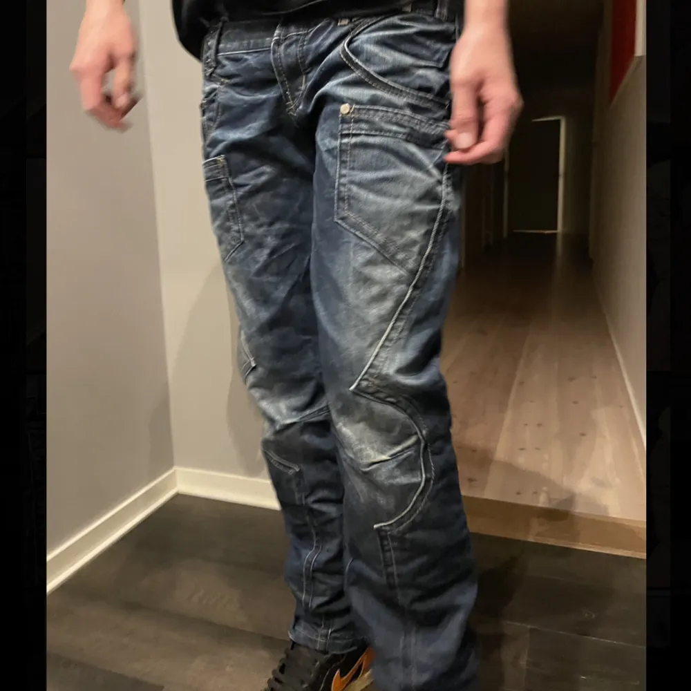 Helt oanvända jeans från märket jeans dal. säljer för att dom va för små, bara att skriva för fler bilder!!. Jeans & Byxor.