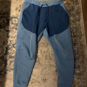 Nike tech fleece  - Säljer mina Nike tech fleece byxor för att jag inte har använt dom mycket