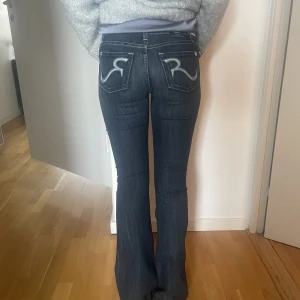 Rock and republic jeans - Lågmidjade rock and repblic jeans i nyskick! midja 25 