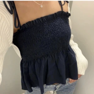 Marinblå topp - Storlek S, toppskick, lånad bild❤️