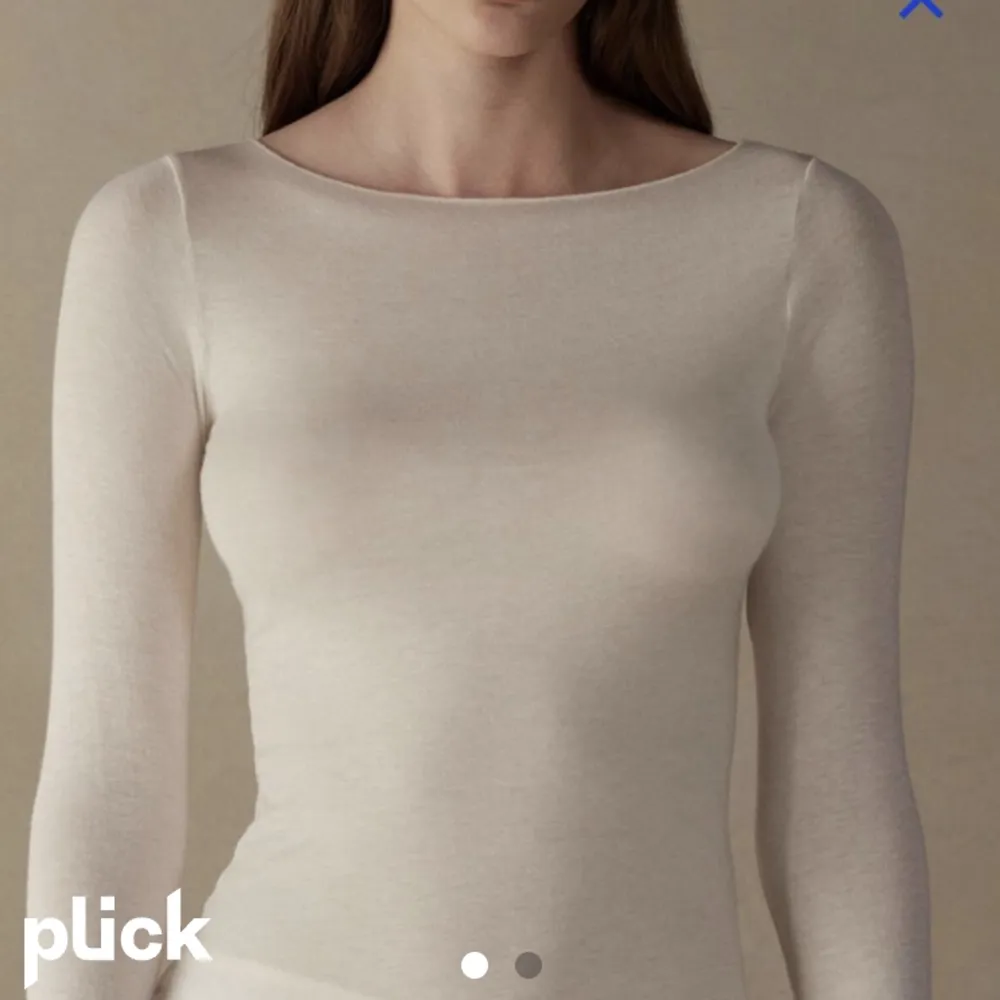 Funderar på att sälja min vita favorit intimissimi tröja då den tyvärr inte kommer till så mycket användning❤️ använd en gång. . Toppar.