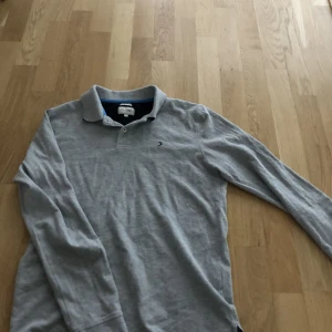 Boomerang Piké långärmad - Långärmad pike sitter bra på M. Kan gå ner i pris vid snabb affär.  Köpare står för frakten!