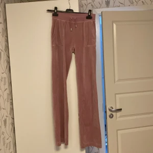 Juicy couture  - Nya juicy couture, färgen passade inte. Endast provade. 