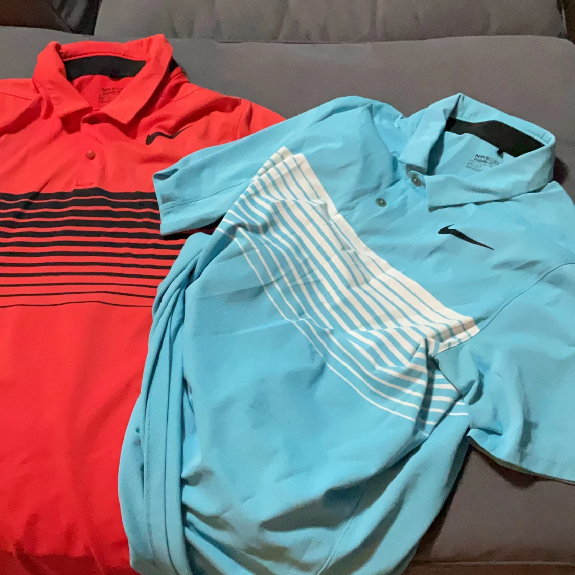 Två Nike piké tröjor - 90