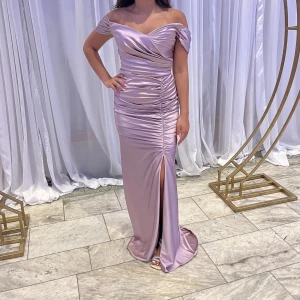 Festklänning - Bal/festklänning i mycket bra skick! Stl 34.