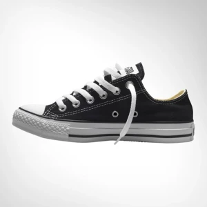 Skor - Säljer mina converse som använts typ 3-5 ggr men i fint skick👍🏼 skickar mer privata bilder på dom vid intresse nypris 750kr säljer för 400kr