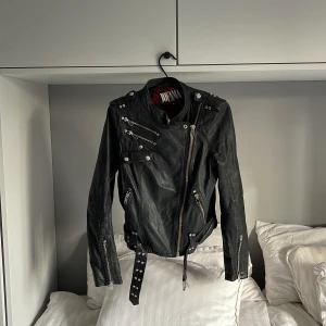 Skinnjacka  - Superfin Jofama by Kenza skinnjacka, använd fåtal gånger  Storlek 38 