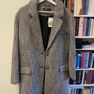 Jacka/kappa - Jacka oanvänd, oversized fit, passar alla lägen! 🫶