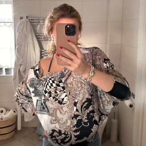 Mönstrad topp - Cool mönstrad topp med trekvarts ärmar❤️köpt i usa