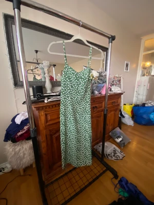 Klänning  - Inkl frakt 