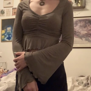 Grön Fairy grudge topp vida armar - Tunn skogsgrön topp med vida armar