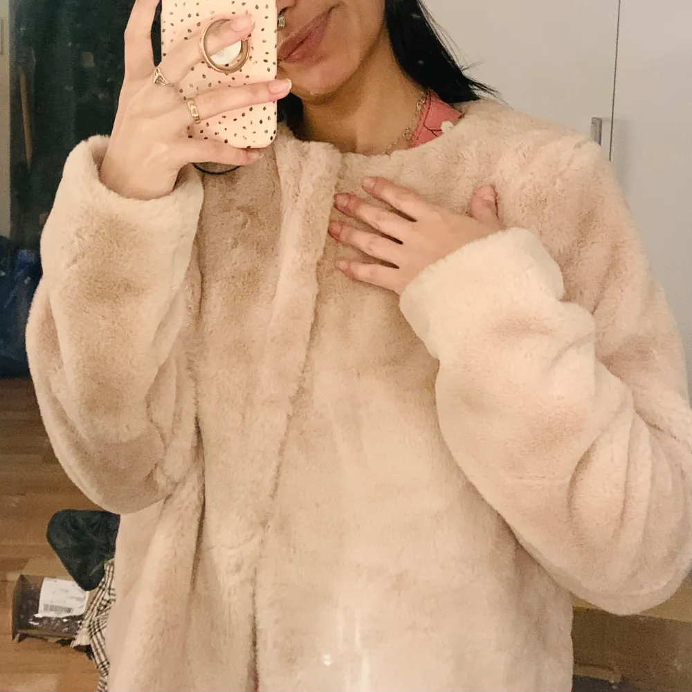 Fake fur baby pink coat only used once on a wedding.  Size S but fits M too  Selling because I need. If you’re interested in more items I can give discount, so take a look at my marketplace ❤️ Can meet up in Malmö or delivery by shipping. . Jackor.