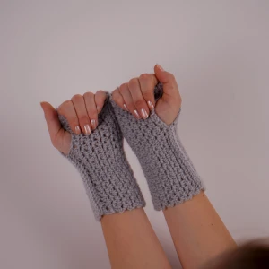 Torgvantar - Färg: grå Längd: 21cm (valfri) Pris: 100ke (diskuterbart(