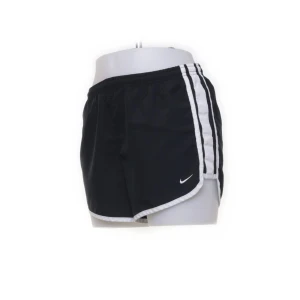 Nike träningsshorts - Säljer dessa vintage träningsshorts från Nike i storlek XS/S 💕💕100kr 