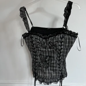 emo korsett topp - korsett topp , storlek: M. möts i stockholm eller fraktar. 🖤
