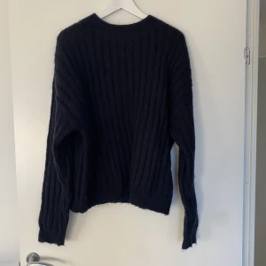 Stickad tröja i Ull och Mohair blandning  - Tröja från HM i ull och mohair blandning 