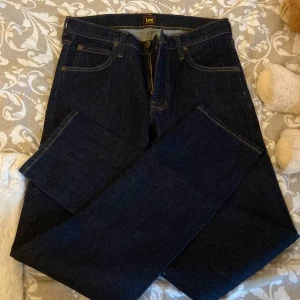 Jeans - Jeans jag knappt har använt för 40kr!