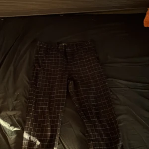 Rutiga Kostymbyxor H&M - lätt använda, några år gamla