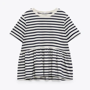 Randig tröja från zara - Säljer denna fina tröja från zara! Använd fåtal gånger och är  i bra skick 💕