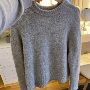 Säljer nu denna otroligt mysiga och fina tröjan från Zara i strl S. Den är i väldigt bra skick! Kom privat för fler bilder ☺️