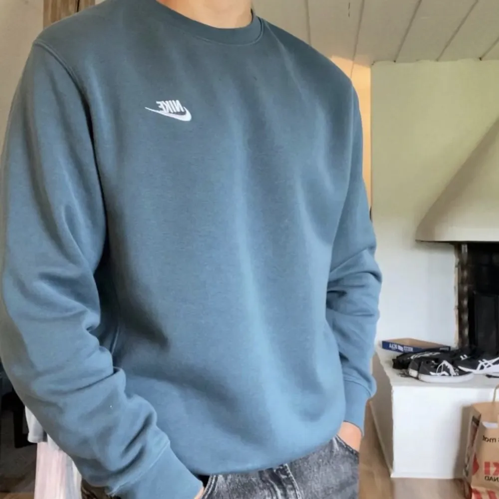 Blå sweatshirt från Nike. Storlek S, normal/något stor i storlek. Hör av er vid frågor😛. Hoodies.