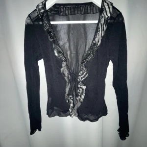 Svart topp - As cool svart mest topp, genomskinlig