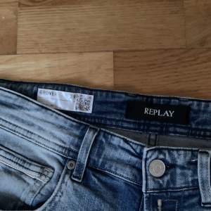 hej säljer mina feta replay jeans som har blivit för små, inga flaws fortfarande clean. köpta för 1400