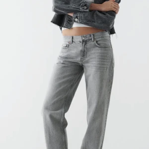 Jeans - Gina byxor low straight jeans! Köpta för 500kr💘