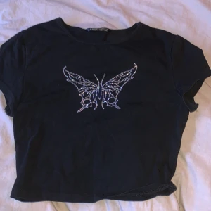 Tröja - Tröja med rhinestones från Shein 