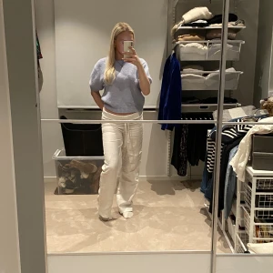 Linnebyxor  - Så fräscha linnebyxor från Adsgn i nyskick, aldrig använda. Jag viker ner kanten för att få dem i den höjd på midja jag gillar! Jag skulle säga att dessa även passar någon i M.  Är 170 vem lång. Priset går att diskutera❣️