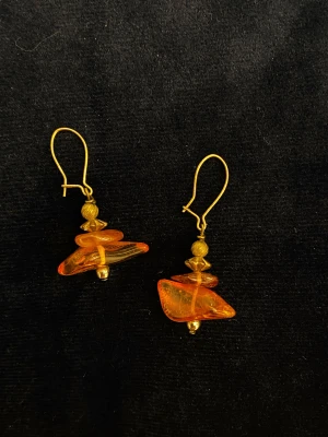 Örhängen bärnsten  - Små örhängen med äkta bärnsten 