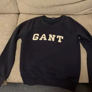 En jätte fin Gant tröja. Den är använd några gånger. Den har ingen luva. Köpte den för 400. Pris kan diskuteras. 
