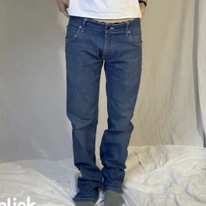 Baggy lågmidjade jeans  - Dm för mer information 