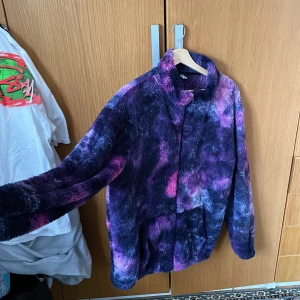 Lurvig fleece  - Använd nån enstaka gång, Storlek L. Baggy fit