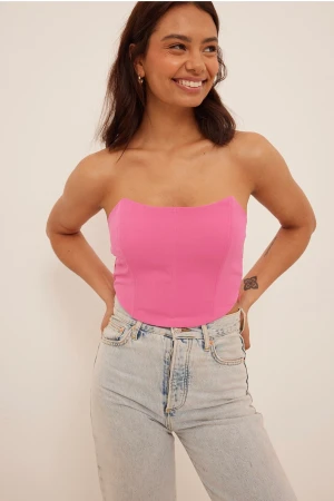 Topp - Säljer en topp från NA-KD som aldrig använts i storlek 38. Prislappen finns kvar.  Skriv vid intresse!💗