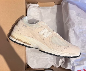 New Balance 2002r Off white  - New balance 2002r Off White  40.5 2x 41.5 3x  42 6x 42.5 3x 