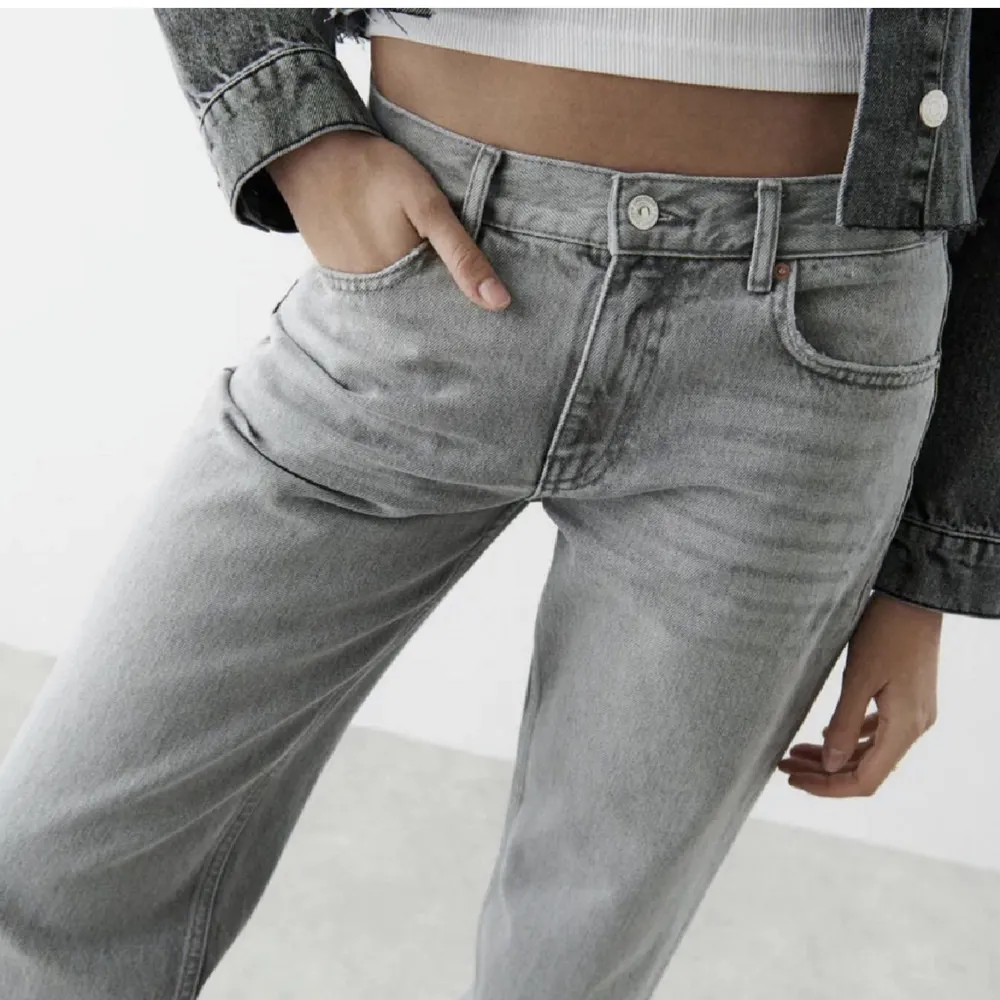 Inga defekter snygga gråa jeans kom privat för fler bilder som nya💓. Jeans & Byxor.
